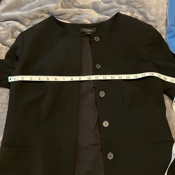Ann Taylor black blazer size 12 - Picture 3 of 4